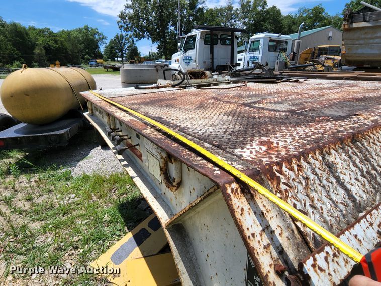 image for item MK9067 1992 Trail King TK70HTP-442  equipment trailer