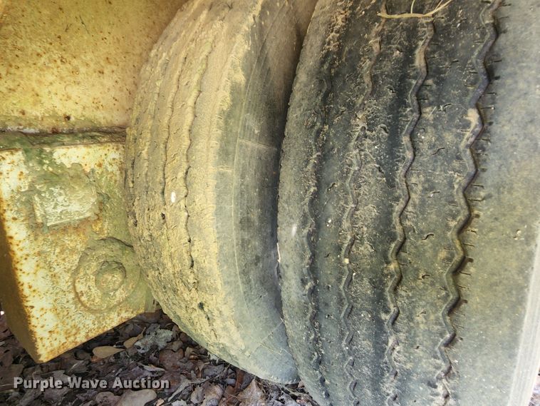 image for item MK9067 1992 Trail King TK70HTP-442  equipment trailer