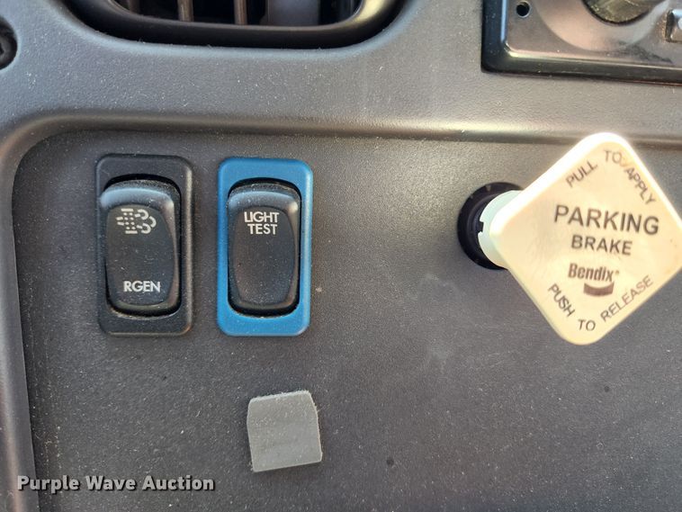 image for item MK9229 2014 Freightliner Business Class M2  box truck