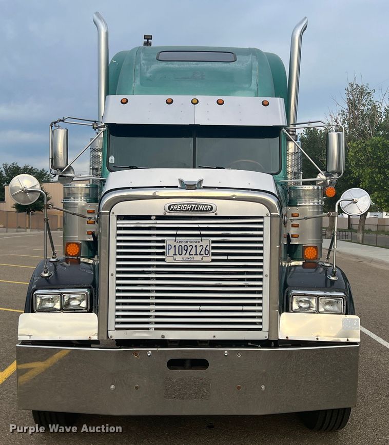 image for item MQ9785 2001 Freightliner FLD  semi truck