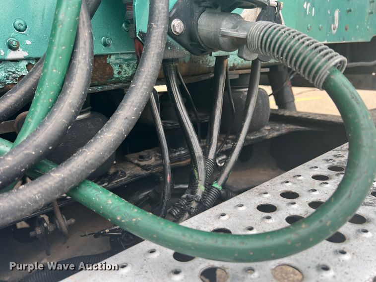 image for item MQ9785 2001 Freightliner FLD  semi truck