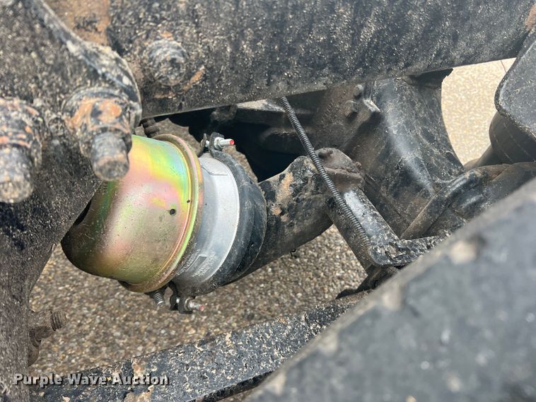 image for item MQ9785 2001 Freightliner FLD  semi truck