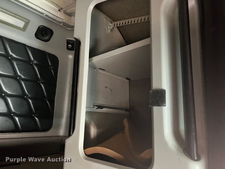 image for item MQ9785 2001 Freightliner FLD  semi truck