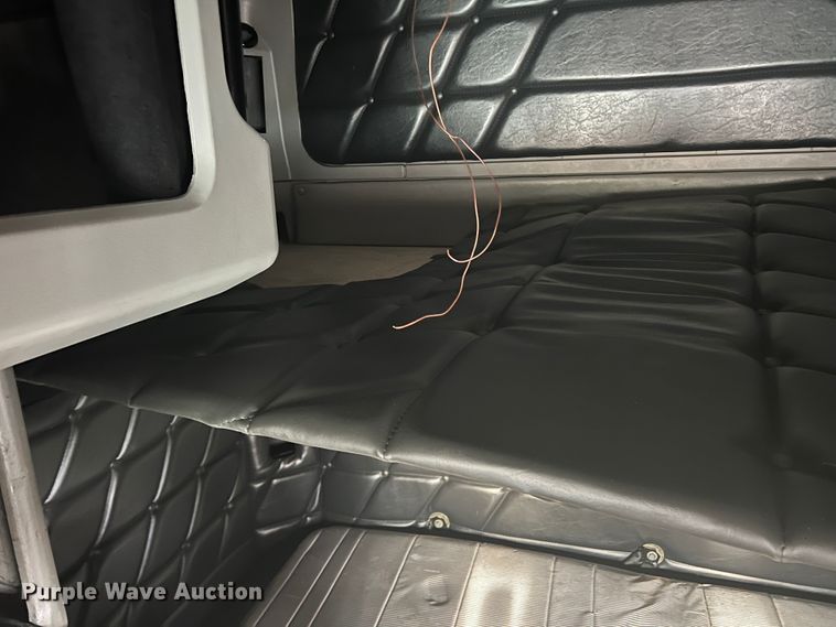 image for item MQ9785 2001 Freightliner FLD  semi truck