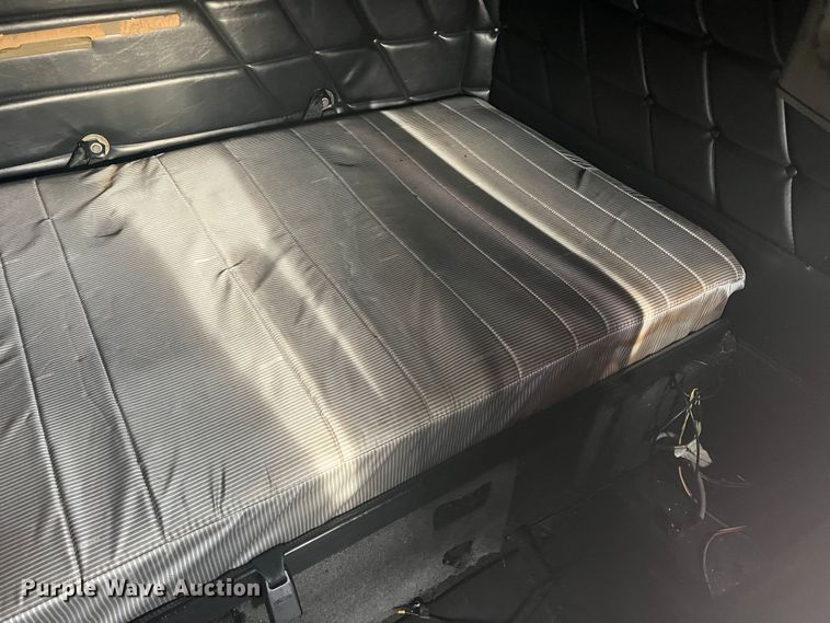 image for item MQ9785 2001 Freightliner FLD  semi truck