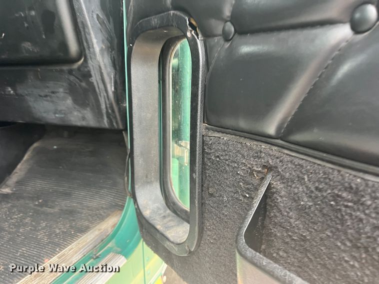 image for item MQ9785 2001 Freightliner FLD  semi truck