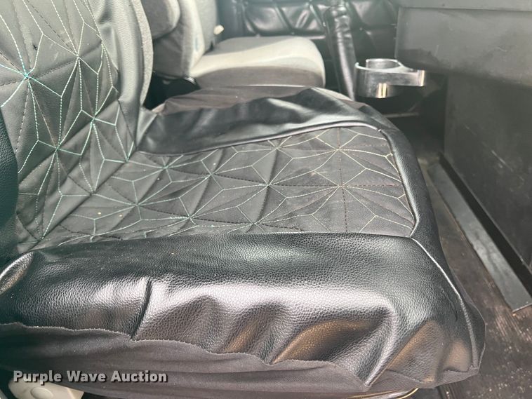 image for item MQ9785 2001 Freightliner FLD  semi truck