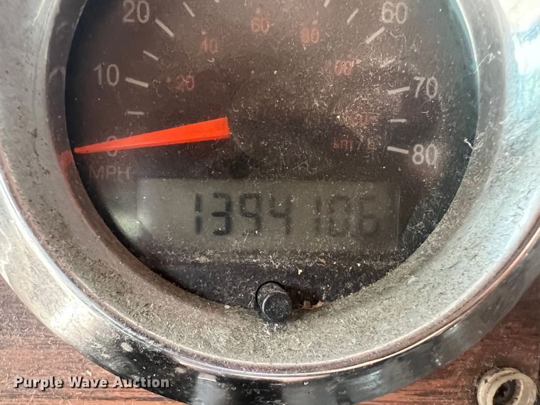 image for item MQ9785 2001 Freightliner FLD  semi truck