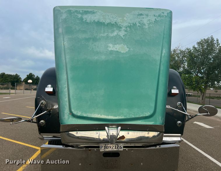 image for item MQ9785 2001 Freightliner FLD  semi truck