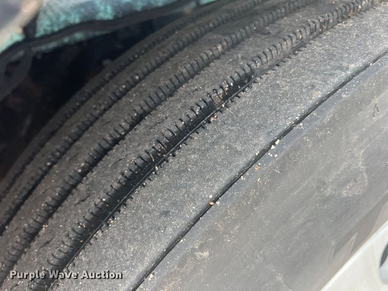 image for item MQ9785 2001 Freightliner FLD  semi truck