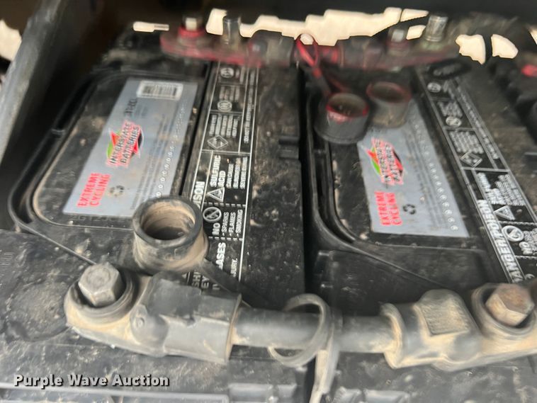 image for item MQ9785 2001 Freightliner FLD  semi truck