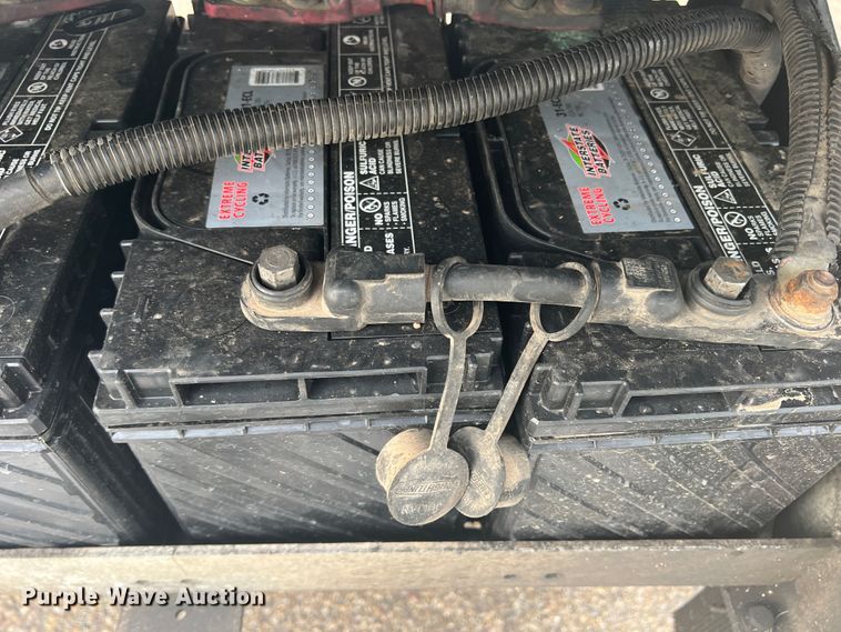 image for item MQ9785 2001 Freightliner FLD  semi truck