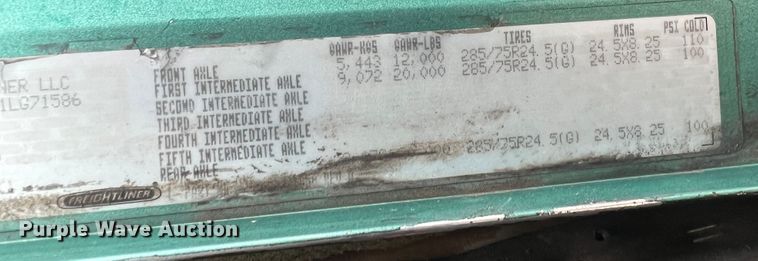 image for item MQ9785 2001 Freightliner FLD  semi truck