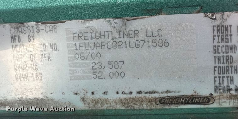 image for item MQ9785 2001 Freightliner FLD  semi truck