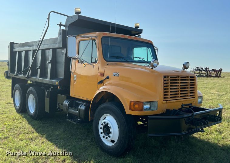 image for item MQ9789 2002 International 4900  dump truck