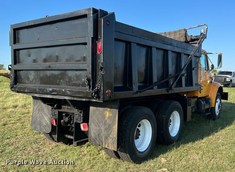 image for item MQ9789 2002 International 4900  dump truck