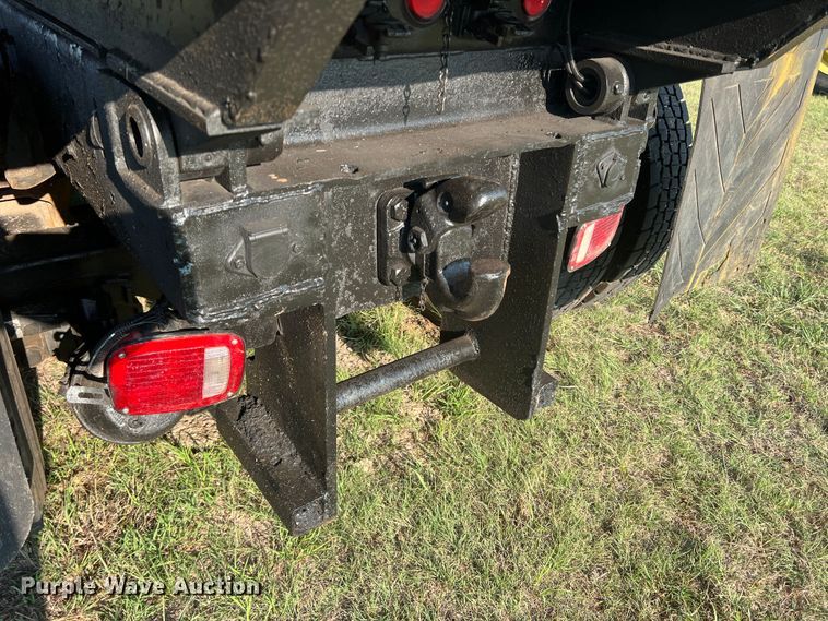 image for item MQ9789 2002 International 4900  dump truck