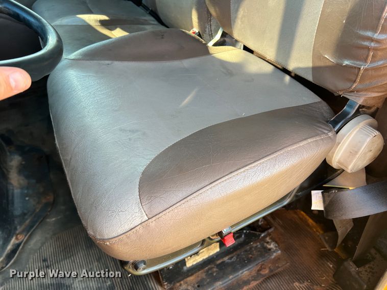 image for item MQ9789 2002 International 4900  dump truck