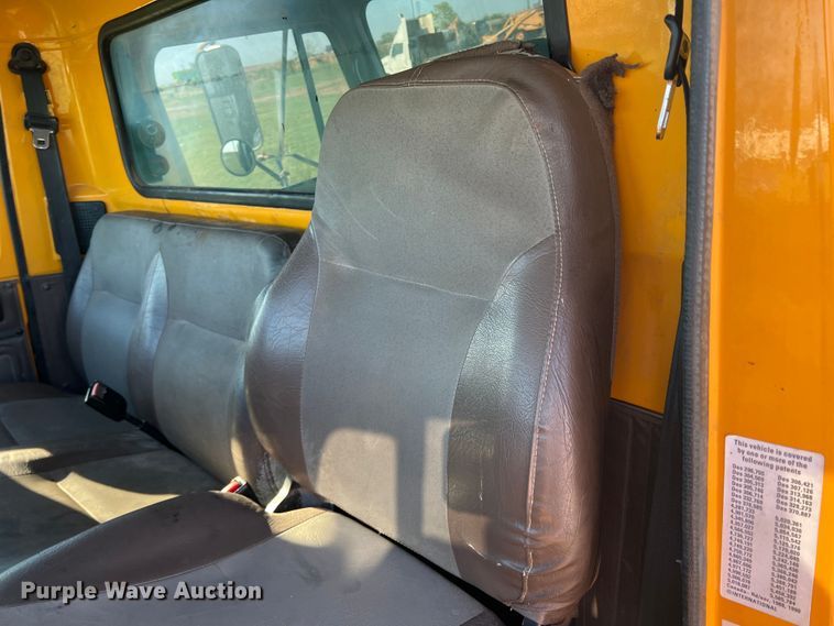 image for item MQ9789 2002 International 4900  dump truck