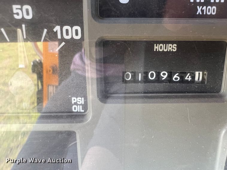 image for item MQ9789 2002 International 4900  dump truck