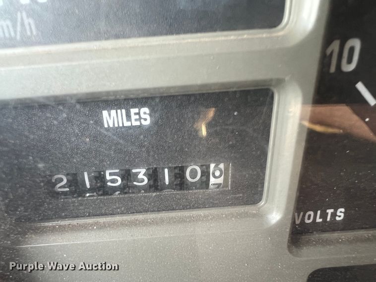 image for item MQ9789 2002 International 4900  dump truck