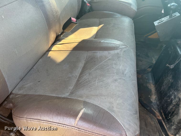 image for item MQ9789 2002 International 4900  dump truck