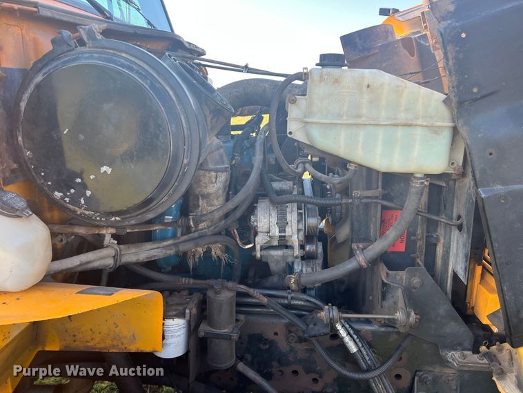 image for item MQ9789 2002 International 4900  dump truck