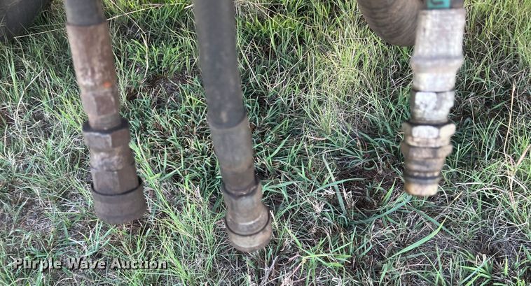 image for item MQ9789 2002 International 4900  dump truck