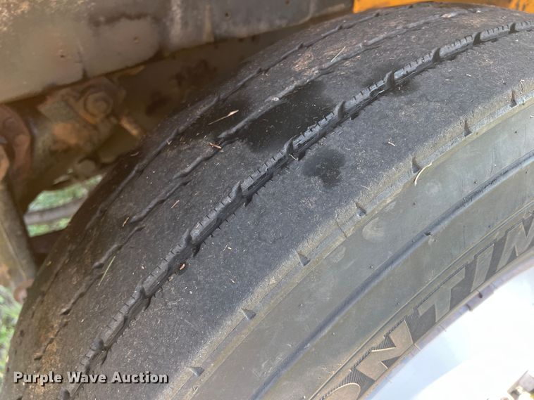 image for item MQ9789 2002 International 4900  dump truck