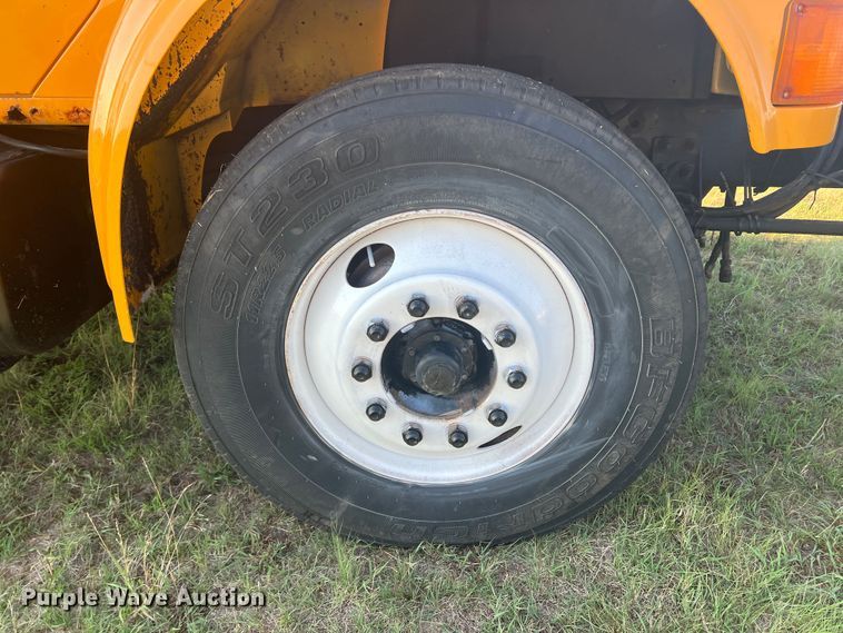 image for item MQ9789 2002 International 4900  dump truck