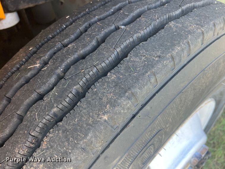 image for item MQ9789 2002 International 4900  dump truck