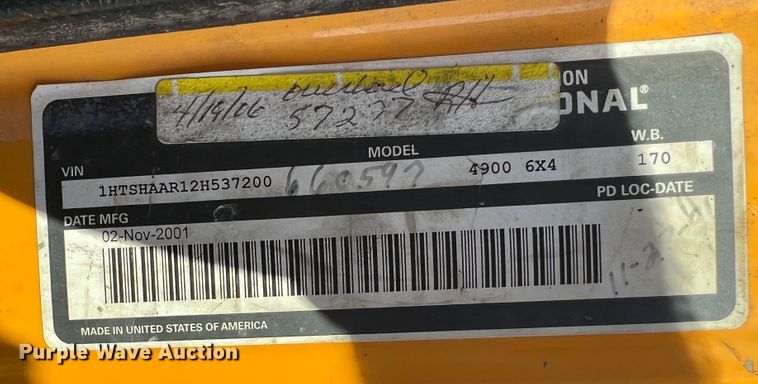 image for item MQ9789 2002 International 4900  dump truck