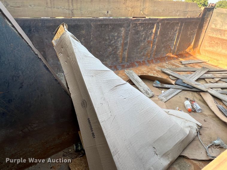 image for item MQ9812 2009 Mack CHU613  dump truck