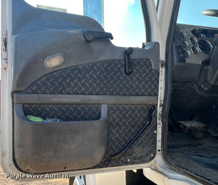 image for item MQ9812 2009 Mack CHU613  dump truck