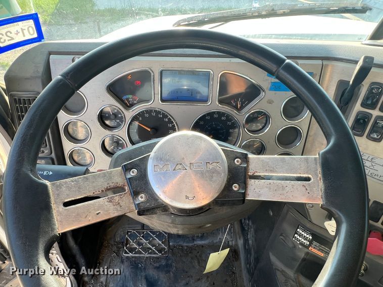 image for item MQ9812 2009 Mack CHU613  dump truck