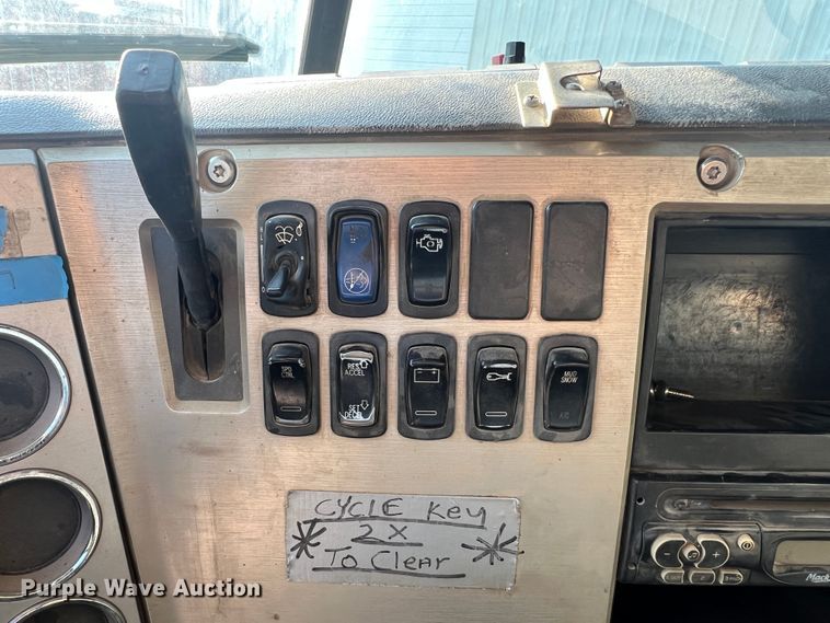 image for item MQ9812 2009 Mack CHU613  dump truck