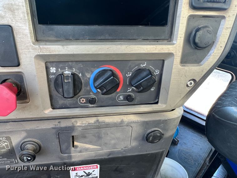 image for item MQ9812 2009 Mack CHU613  dump truck