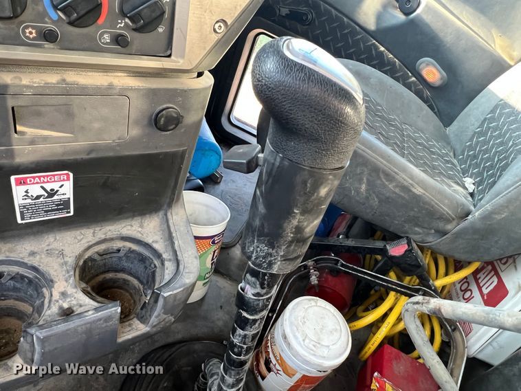 image for item MQ9812 2009 Mack CHU613  dump truck