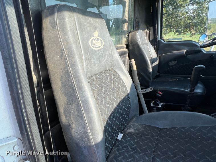 image for item MQ9812 2009 Mack CHU613  dump truck