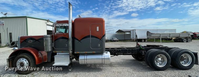 image for item MR9287 1991 Peterbilt 379  semi truck