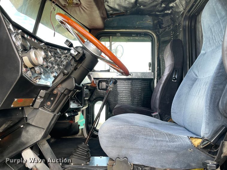 image for item MR9287 1991 Peterbilt 379  semi truck