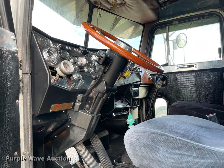 image for item MR9287 1991 Peterbilt 379  semi truck