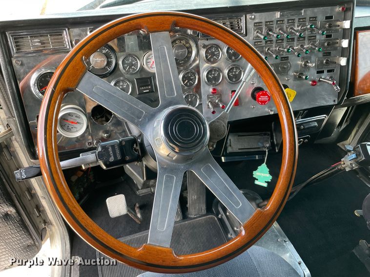 image for item MR9287 1991 Peterbilt 379  semi truck