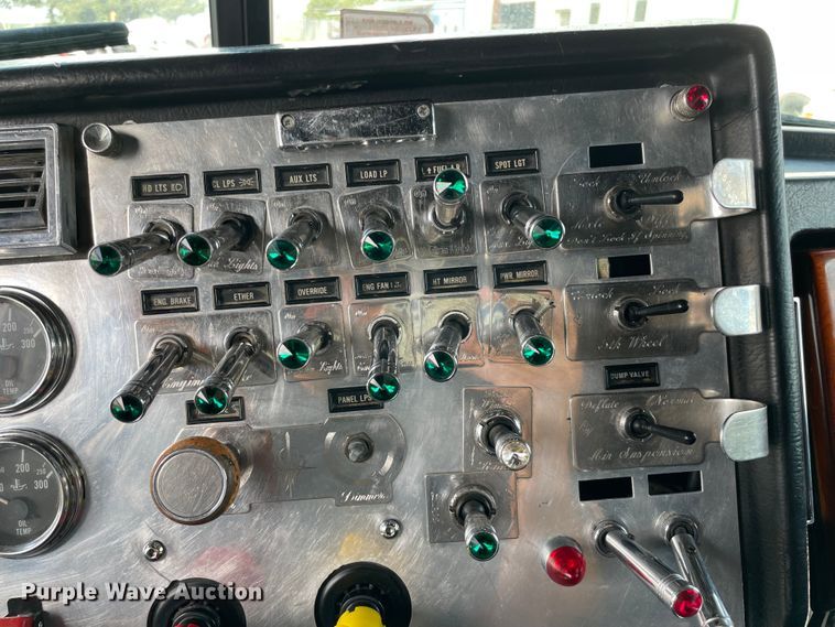 image for item MR9287 1991 Peterbilt 379  semi truck