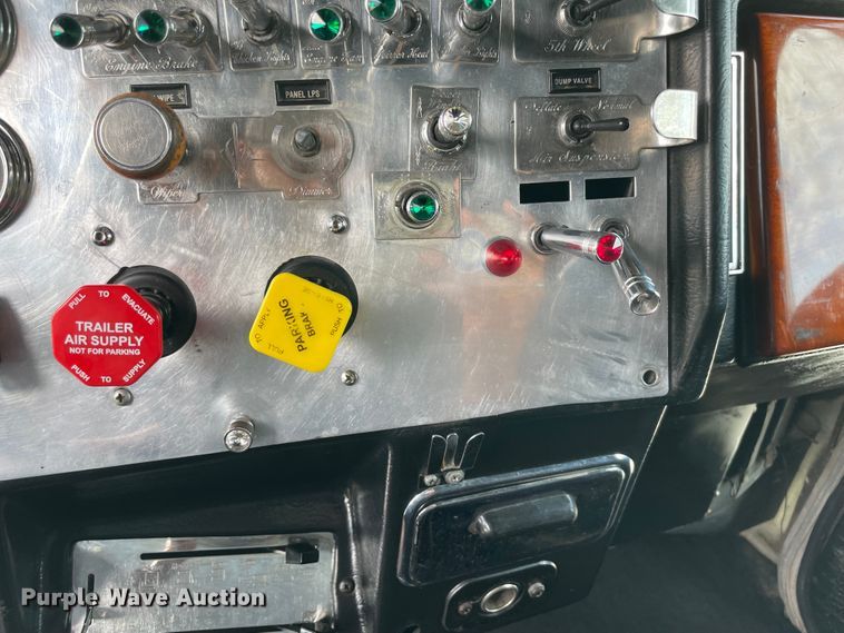 image for item MR9287 1991 Peterbilt 379  semi truck