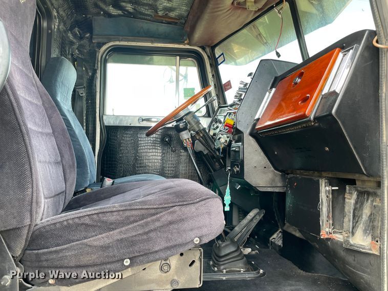 image for item MR9287 1991 Peterbilt 379  semi truck