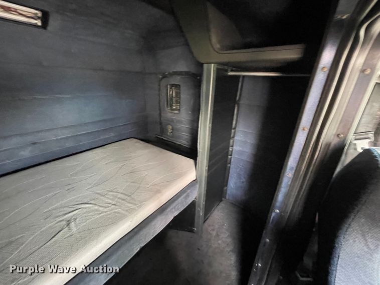 image for item MR9287 1991 Peterbilt 379  semi truck