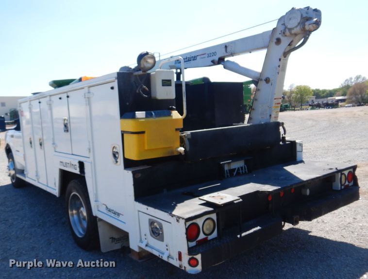 image for item DB7777 2001 Ford F550 Super Duty  utility / service truck