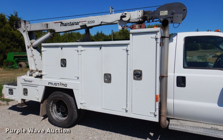 image for item DB7777 2001 Ford F550 Super Duty  utility / service truck