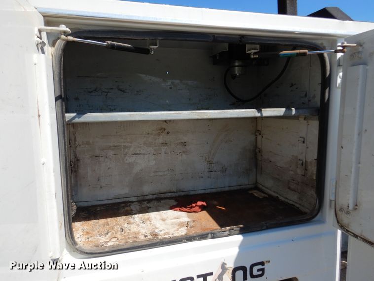 image for item DB7777 2001 Ford F550 Super Duty  utility / service truck